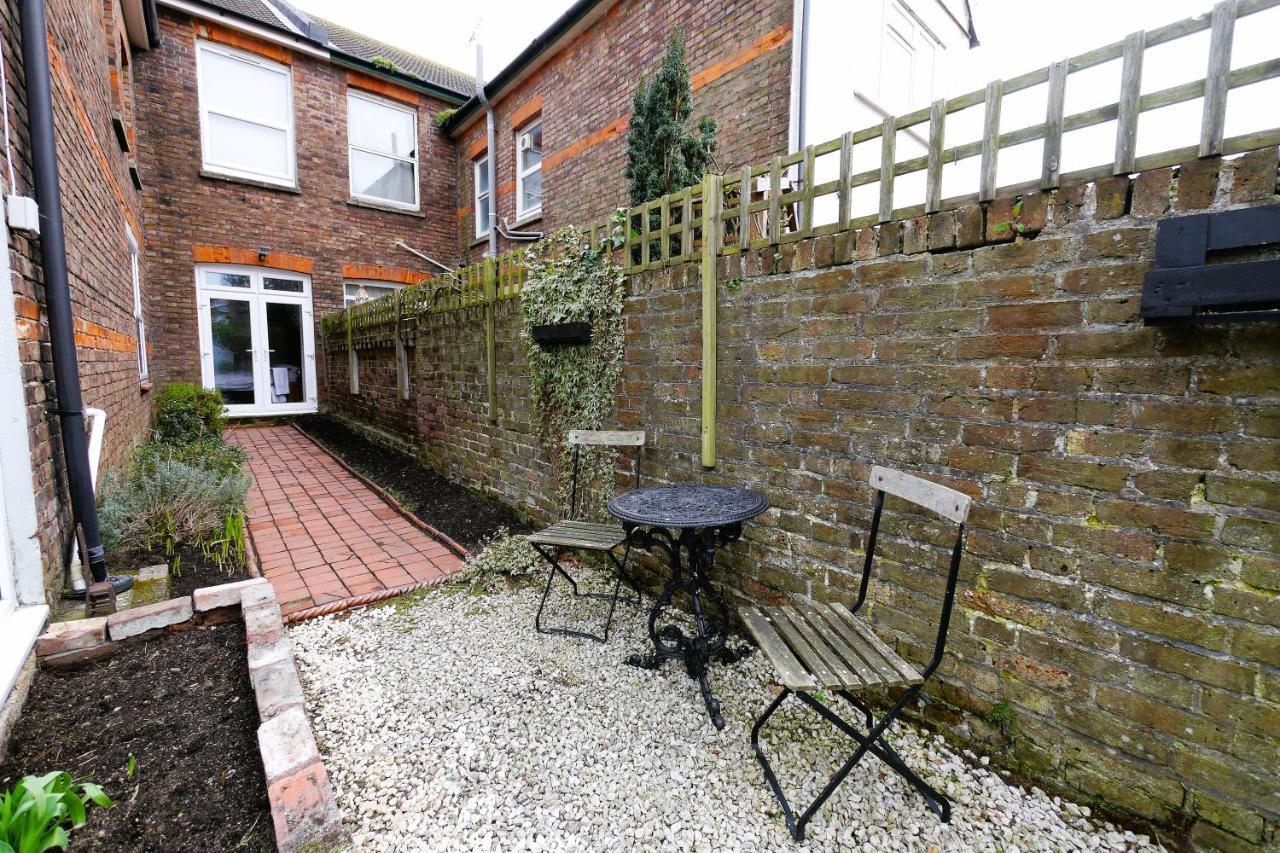 Quirky Spacious Ground Floor Victorian Garden Flat เวอร์ทิง ภายนอก รูปภาพ