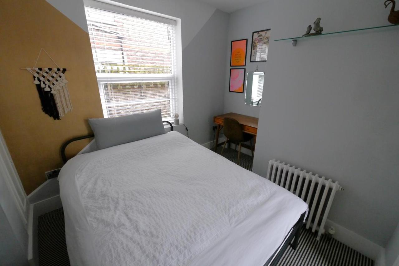 Quirky Spacious Ground Floor Victorian Garden Flat เวอร์ทิง ภายนอก รูปภาพ