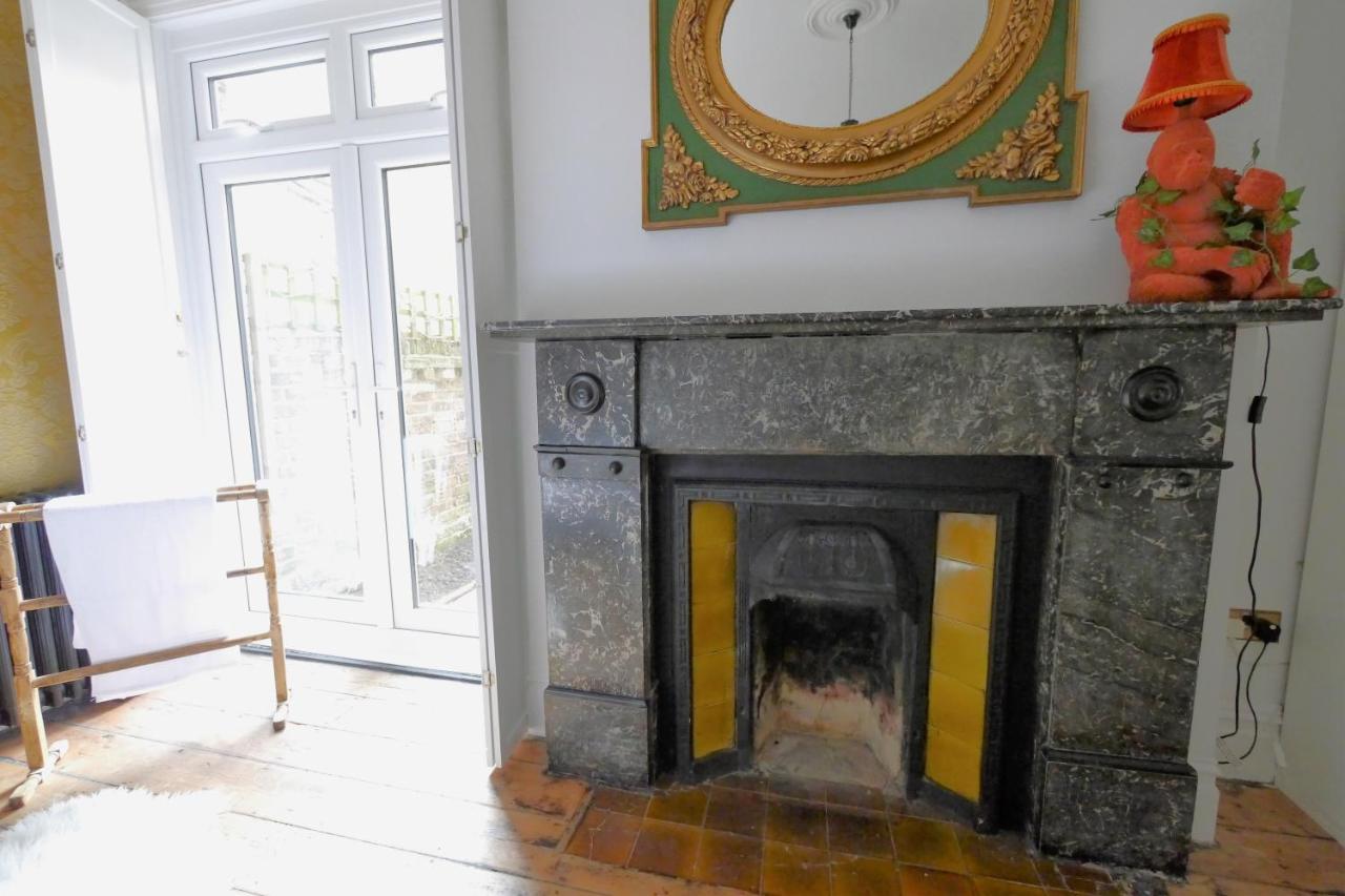 Quirky Spacious Ground Floor Victorian Garden Flat เวอร์ทิง ภายนอก รูปภาพ