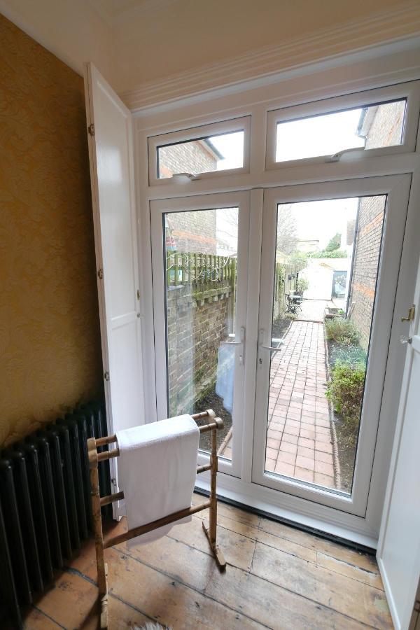 Quirky Spacious Ground Floor Victorian Garden Flat เวอร์ทิง ภายนอก รูปภาพ