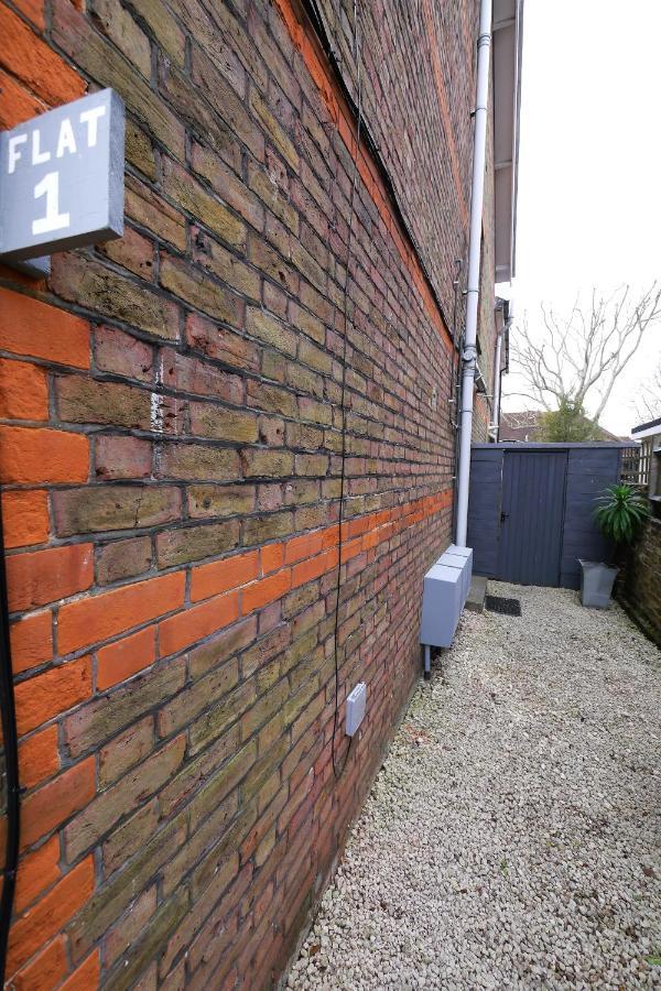 Quirky Spacious Ground Floor Victorian Garden Flat เวอร์ทิง ภายนอก รูปภาพ