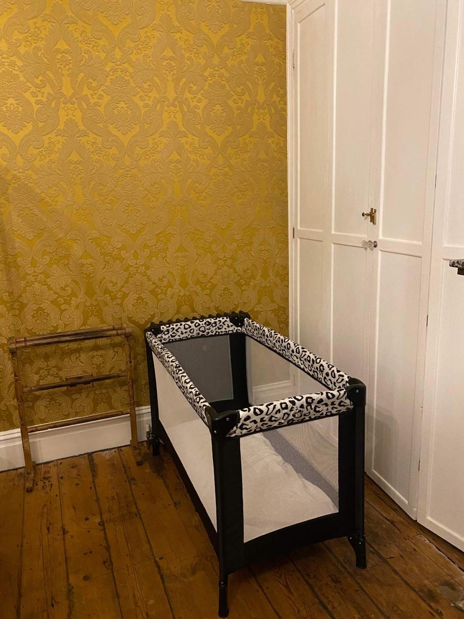 Quirky Spacious Ground Floor Victorian Garden Flat เวอร์ทิง ภายนอก รูปภาพ